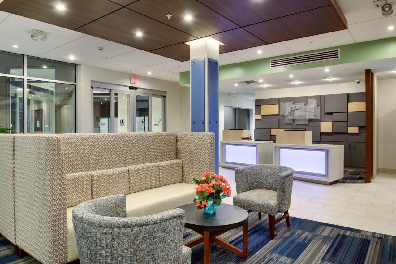 Holiday Inn Express & Suites Galesburg By Ihg Exterior foto