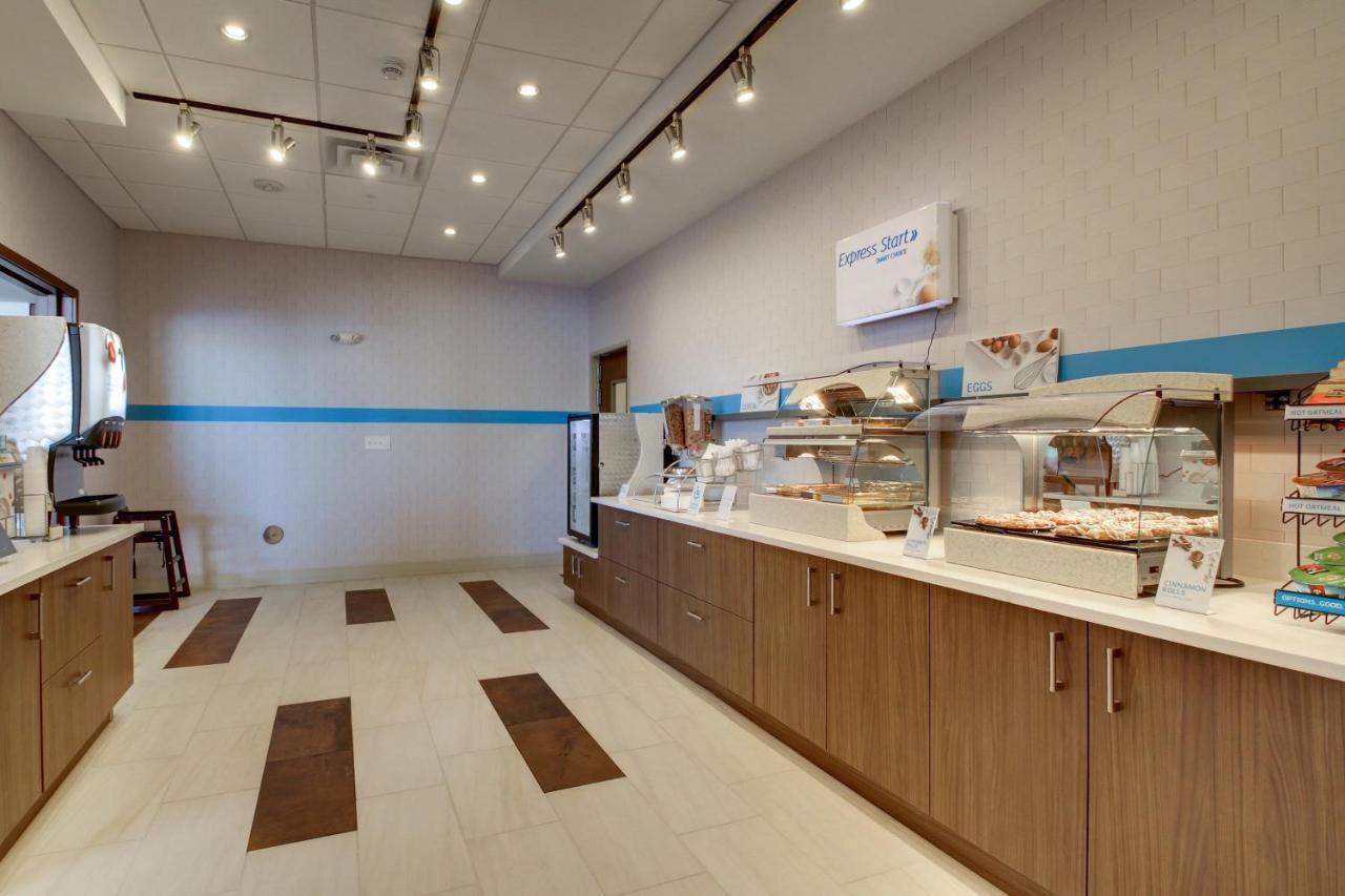 Holiday Inn Express & Suites Galesburg By Ihg Exterior foto
