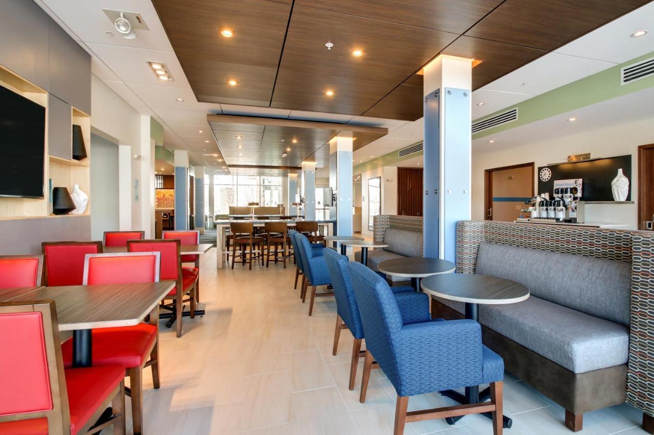 Holiday Inn Express & Suites Galesburg By Ihg Exterior foto
