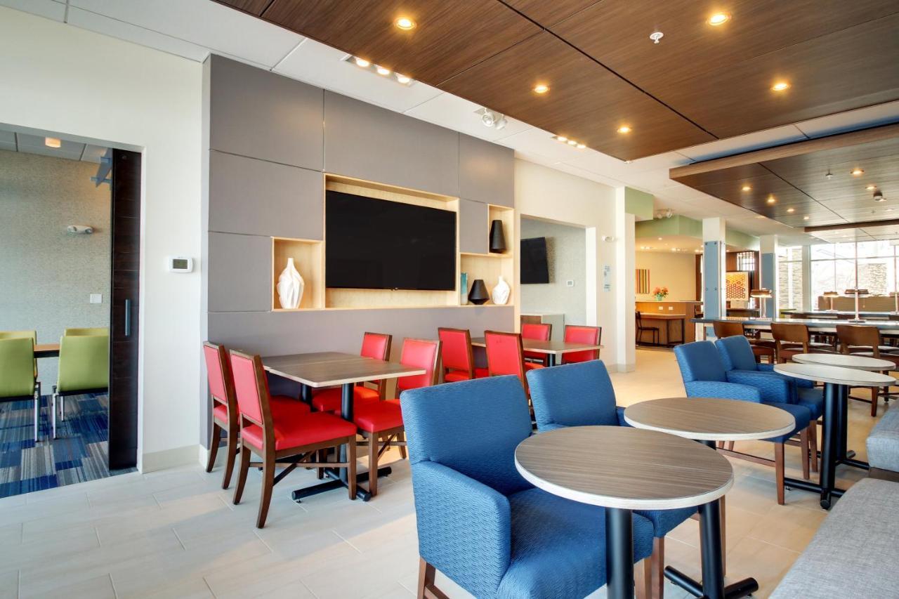 Holiday Inn Express & Suites Galesburg By Ihg Exterior foto